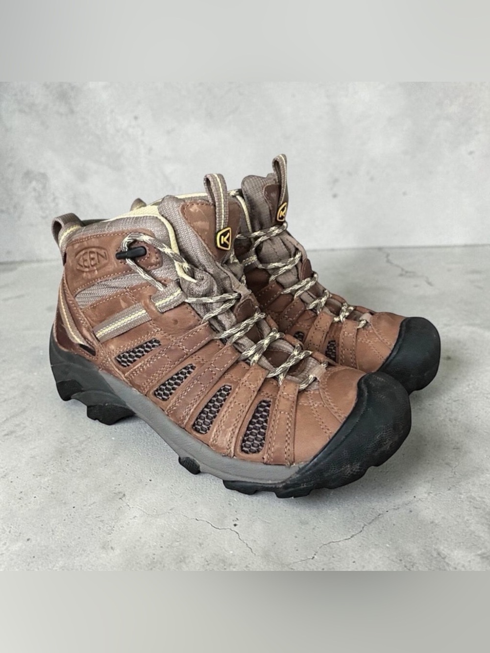 KEEN Women’s Hiking Boots Brown Leather Waterproof Size 8